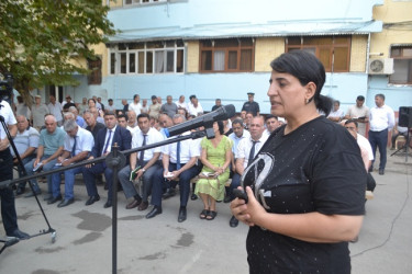 Mingəçevir şəhər İcra Hakimiyyətinin başçısı İlham İsmayılovun vətəndaşlarla növbəti səyyar görüşü avqust ayının 14-də energetiklər yaşayış massivində Y.Mansurov küçəsindəki 15 saylı binanın qarşısında keçirilib.