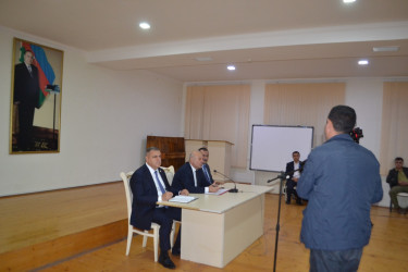 Mingəçevir şəhər İcra Hakimiyyətinin başçısı İlham İsmayılovun vətəndaşlarla növbəti səyyar görüşü Energetiklər yaşayış massivindəki 4 nömrəli tam orta məktəbin akt zalında keçirilib.