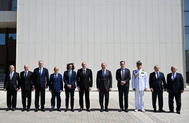 İlham Əliyev Mingəçevirdə İtaliyanın şirkətlər və “Made in Italy” nazirinin başçılıq etdiyi nümayəndə heyətini qəbul edib