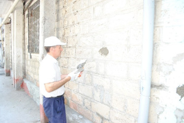 Mingəçevir  şəhərində binaların  giriş və fasad hissələrində  cari təmir işləri başlanmışdır.