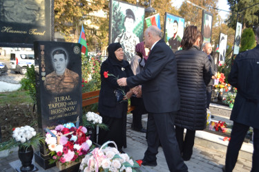 "Zəfər Günü" münasibəti ilə Mingəçevir şəhər İcra Hakimiyyətinin başçısı, Hüquq Mühafizə Orqanlarının rəhbərləri və ictimaiyyət nümayəndələri Şəhidlər xiyabanını ziyarət etdilər.