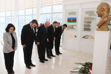 Azərbaycanın Ümummilli lideri Heydər Əliyevin Anım gününə həsr olunmuş “Heydər Əliyev irsinin strateji əhəmiyyəti: davamlı inkişaf perspektivləri” mövsuzunda elmi-praktik konfrans keçirilib.