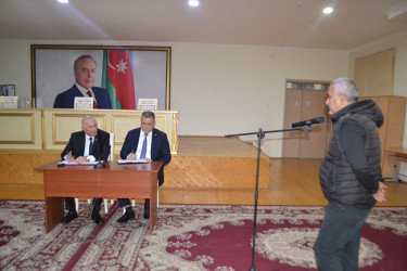 Mingəçevir şəhər İcra Hakimiyyətinin başçısı İlham İsmayılovun vətəndaşlarla növbəti səyyar görüşü noyabr ayının 6-da 10 nömrəli tam orta məktəbin akt zalında keçirilib.