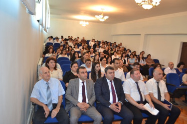 Mingəçevir şəhər İcra Hakimiyyətinin başçısı İLHAM İSMAYILOV  şəhər ümumtəhsil məktəblərinin 2025-ci ildə  ali məktəblərə qəbul olunan tələbələri ilə görüşüb