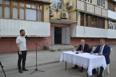 Mingəçevir şəhər İcra Hakimiyyəyinin başçısı İlham İsmayılovun vətəndaşlarla  növbəti səyyar görüşü sentyabrın 4-də sağ sahil yaşayış massivində, Təbriz küçəsindəki  11 saylı binanın qarşısında olub.