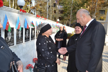 "Zəfər Günü" münasibəti ilə Mingəçevir şəhər İcra Hakimiyyətinin başçısı, Hüquq Mühafizə Orqanlarının rəhbərləri və ictimaiyyət nümayəndələri Şəhidlər xiyabanını ziyarət etdilər.
