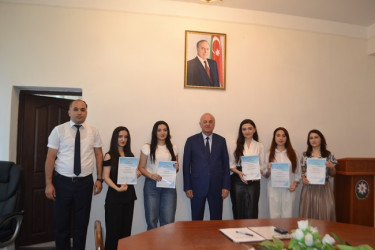 Mingəçevir şəhər İcra Hakimiyyətində təcrübə keçən könüllülərə sertifikatlar  verildi.