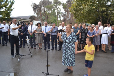 Mingəçevir şəhər İcra Hakimiyyətinin başçısı İlham İsmayılovun vətəndaşlarla növbəti səyyar görüşü avqust ayının 12-də M.Maqomayev küçəsindəki 50 saylı binanın qarşısında keçirilib