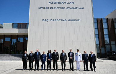 İlham Əliyev Mingəçevirdə İtaliyanın şirkətlər və “Made in Italy” nazirinin başçılıq etdiyi nümayəndə heyətini qəbul edib