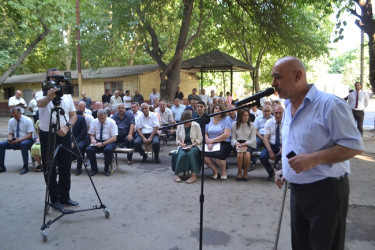 Mingəçevir şəhər İcra Hakimiyyətinin başçısı İlham İsmayılovun vətəndaşlarla növbəti səyyar görüşü iyul ayının 10-də 20 Yanvar küçəsindəki 20 saylı binanın qarşısında keçirilib.