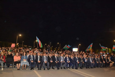 Mayın 10-da Mingəçevirdə, Heydər Əliyev meydanında Ümummilli Lider Heydər Əliyevin anadan olmasının 100-cü ildönümünə həsr olunmuş bayram konserti keçirilib.