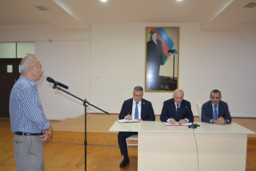 Mingəçevir şəhər İcra Hakimiyyətinin başçısı İlham İsmayılovun vətəndaşlarla növbəti səyyar görüşü Energetiklər yaşayış massivindəki 4 nömrəli tam orta məktəbin akt zalında keçirilib.