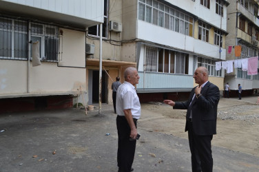 Çoxmənzilli yaşayış binalarında aparılan əsaslı təmir işlərinin gedişinə baxış keçirildi.