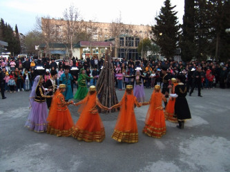 Mart ayınn 14-də, ilaxır çərşənbə günü Azərbaycan İES yayayış massivinin sakinləri  bahar təravətli bayram sevincinin şahidi oldular.