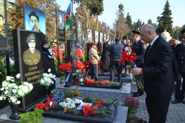 "Zəfər Günü" münasibəti ilə Mingəçevir şəhər İcra Hakimiyyətinin başçısı, Hüquq Mühafizə Orqanlarının rəhbərləri və ictimaiyyət nümayəndələri Şəhidlər xiyabanını ziyarət etdilər.