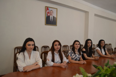 Mingəçevir şəhər İcra Hakimiyyətində təcrübə keçən könüllülərə sertifikatlar  verildi.