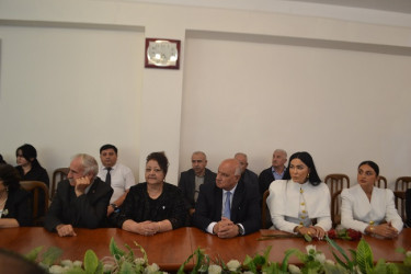 5 oktyabr Beynəlxalq Müəllim Günü münasibəti ilə Mingəçevir şəhər İcra Hakimiyyətinin başçısı İlham İsmayılov təhsil işçiləri ilə görüşüb.