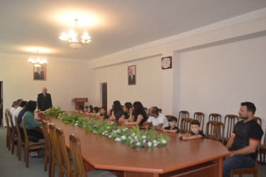 Sentyabrın 4-də Mingəçevir şəhər İcra Hakimiyyətinin başçısı İlham İsmayılov yeni dərs ilində birinci sinfə qədəm qoyacaq şəhid və qazi övladları ilə görüşüb.