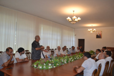 27.08.2025-ci il tarixdə “Su ehtiyatlarının qorunması istiqamətində nəzarətin gücləndirilməsi, onlardan səmərəli və qənaətlə istifadə olunmasında istehlakçıların  iştirakının təşviqi” mövzusunda tədbir keçirilmişdir.