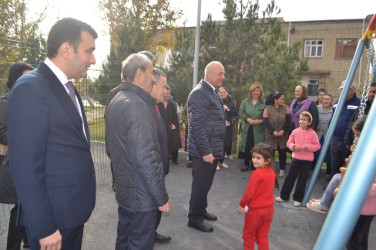 Energetiklər yaşayış massivində həyata keçirilən quruculuq işlərinə baxış keçirildi
