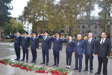 Oktyabrın 1-i  prokurorluq işçilərinin peşə bayramı günüdür.